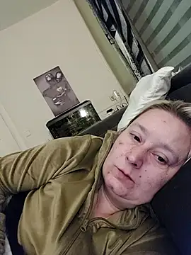 Snapshot of GeileEstelle chatting on February 2026 03:00:01 PM GeileEstelle online show from February 2026 03:00:01 PM