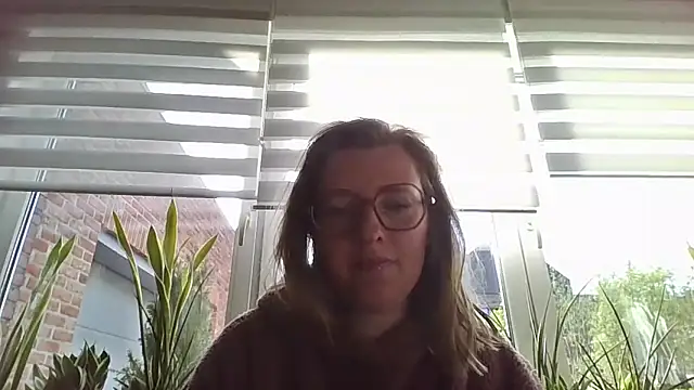 Snapshot of LiquidLeonie chatting on April 2026 06:18:01 AM LiquidLeonie online show from April 2026 06:18:01 AM