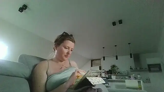 Snapshot of LiquidLeonie chatting on May 2026 06:52:01 AM LiquidLeonie online show from May 2026 06:52:01 AM