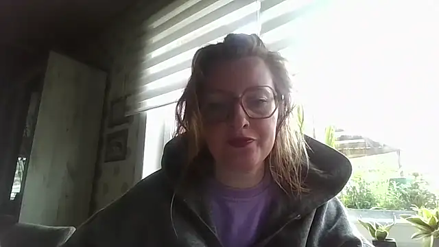 Snapshot of LiquidLeonie chatting on May 2026 05:35:02 AM LiquidLeonie online show from May 2026 05:35:02 AM
