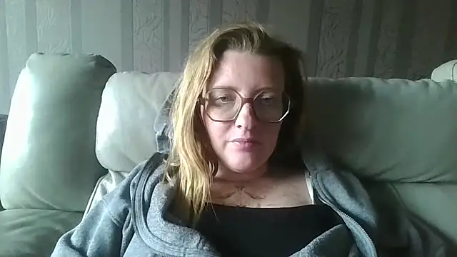 Snapshot of LiquidLeonie chatting on May 2026 04:23:01 PM LiquidLeonie online show from May 2026 04:23:01 PM