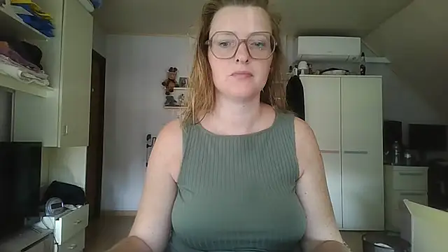Snapshot of LiquidLeonie chatting on May 2026 07:16:02 AM LiquidLeonie online show from May 2026 07:16:02 AM