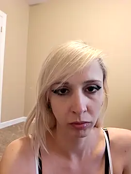 AmethystFoxx online show from October 2025 09:04:01 PM