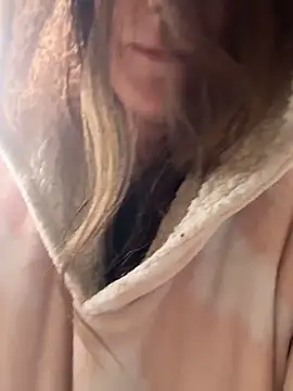 Mini And The Bear online show from February 2026 07:43:01 PM