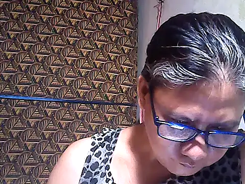 Snapshot of sweetsosie18 chatting on July 2026 05:31:02 AM sweetsosie18 online show from July 2026 05:31:02 AM