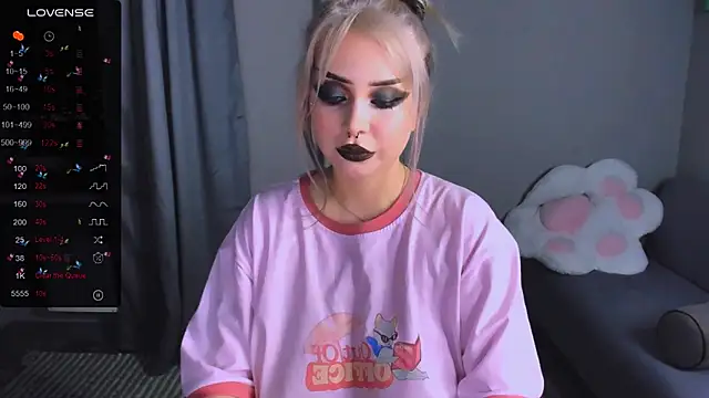 MonaLauu online show from November 2025 08:23:02 PM