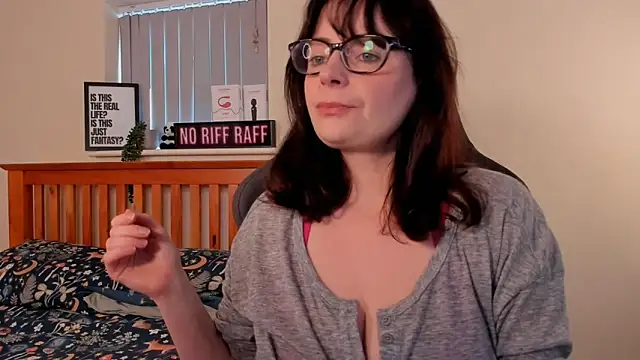 LucieWinters UK online show from January 2025 12:41:02 PM