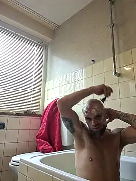 Snapshot of Ladyshaker82 chatting on November 2025 02:39:01 PM Ladyshaker82 online show from November 2025 02:39:01 PM