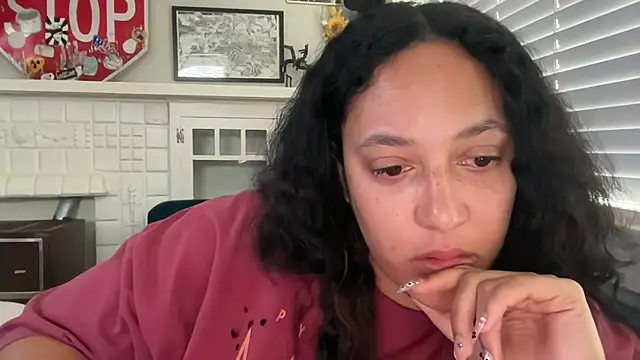 Snapshot of dreamyriri chatting on February 2026 12:17:02 AM dreamyriri online show from February 2026 12:17:02 AM