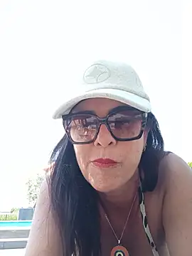 Snapshot of Linda1975 chatting on June 2026 12:58:01 PM Linda1975 online show from June 2026 12:58:01 PM