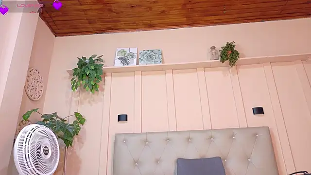 nicol snow online show from February 2026 01:23:02 PM