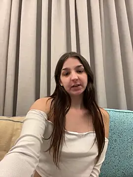 Snapshot of DoriDeluxe66 chatting on January 2025 01:39:01 PM DoriDeluxe66 online show from January 2025 01:39:01 PM