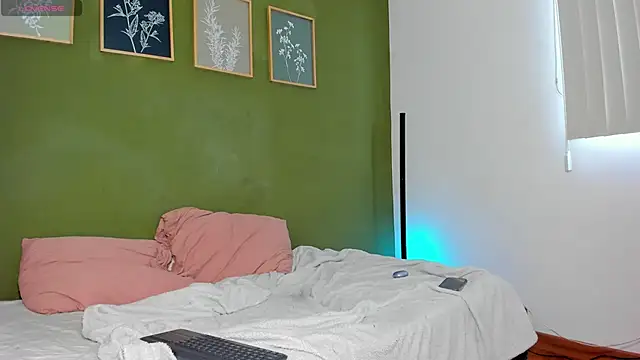 karlye 5 online show from April 2026 08:25:02 PM