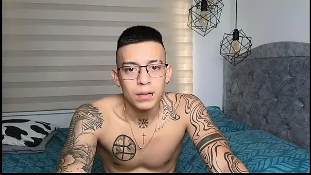 Snapshot of SIXXTOLOVE18 chatting on September 2025 06:43:02 PM SIXXTOLOVE18 online show from September 2025 06:43:02 PM