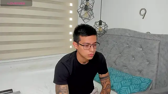 Snapshot of SIXXTOLOVE18 chatting on February 2026 09:44:02 PM SIXXTOLOVE18 online show from February 2026 09:44:02 PM