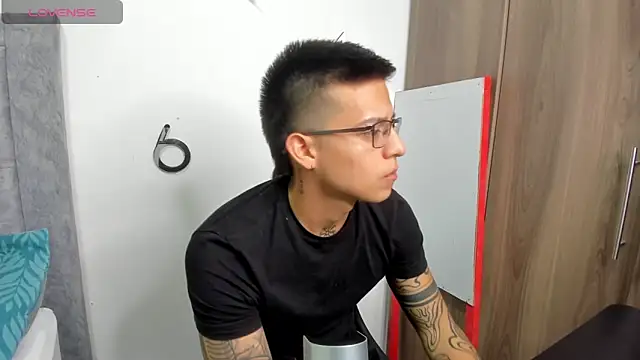 Snapshot of SIXXTOLOVE18 chatting on February 2026 07:42:02 AM SIXXTOLOVE18 online show from February 2026 07:42:02 AM