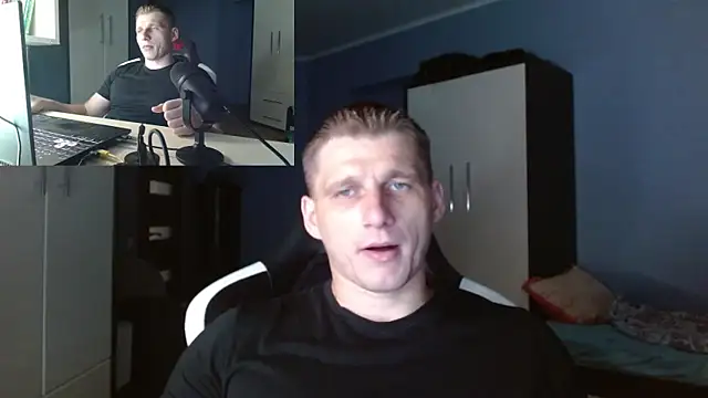 Snapshot of PoliglotJoe chatting on September 2025 08:30:01 PM PoliglotJoe online show from September 2025 08:30:01 PM