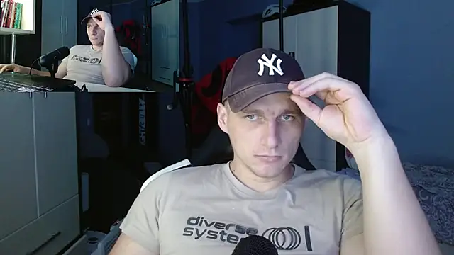 Snapshot of PoliglotJoe chatting on October 2025 12:47:01 PM PoliglotJoe online show from October 2025 12:47:01 PM