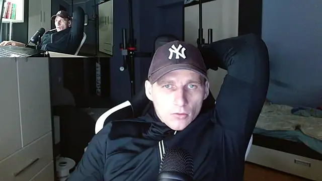 Snapshot of PoliglotJoe chatting on October 2025 12:32:01 AM PoliglotJoe online show from October 2025 12:32:01 AM