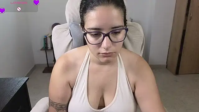Snapshot of blue__moon_ chatting on June 2026 02:32:01 PM blue moon online show from June 2026 02:32:01 PM