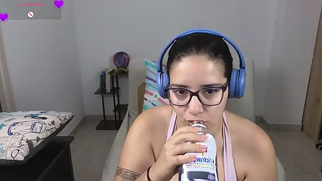 Snapshot of blue__moon_ chatting on June 2026 01:04:01 PM blue moon online show from June 2026 01:04:01 PM