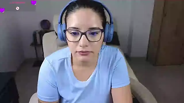 Snapshot of blue__moon_ chatting on July 2026 04:04:02 AM blue moon online show from July 2026 04:04:02 AM