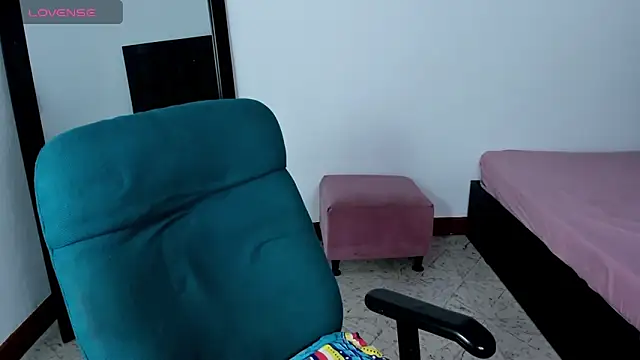 MaiaPetitte  online show from December 2024 01:25:01 PM