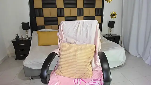 Snapshot of BarbieKano chatting on November 2025 11:25:01 PM BarbieKano online show from November 2025 11:25:01 PM