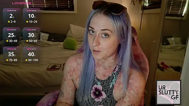 Snapshot of ursluttygf chatting on May 2026 04:03:01 PM ursluttygf online show from May 2026 04:03:01 PM