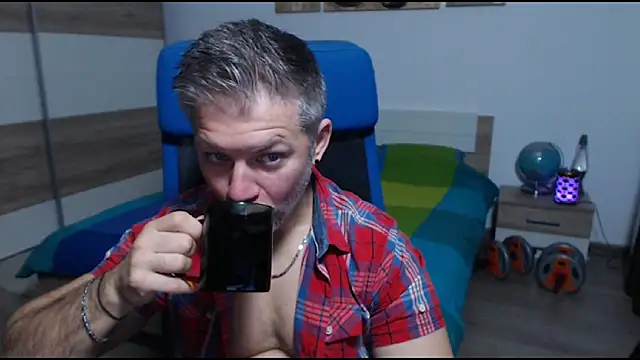 RobbyShawz online show from October 2025 04:32:01 AM