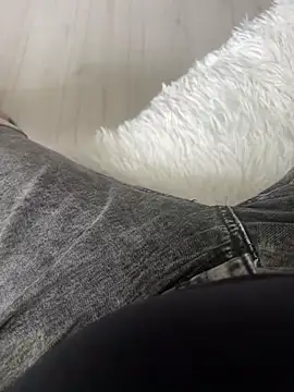 Snapshot of Cezar993 chatting on June 2026 08:05:02 AM Cezar993 online show from June 2026 08:05:02 AM