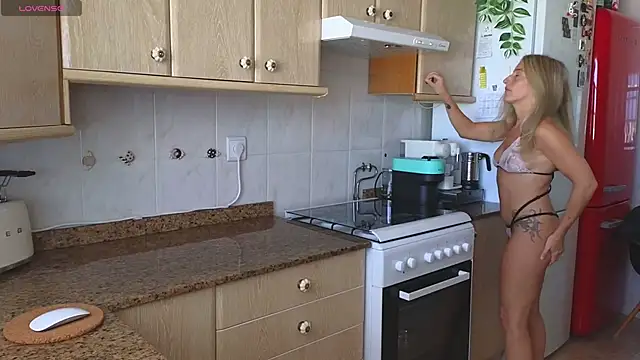 Snapshot of Lunamix chatting on November 2025 12:27:02 PM Lunamix online show from November 2025 12:27:02 PM