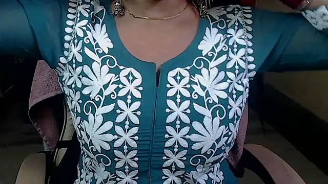 Snapshot of Naiaa-mylove chatting on December 2024 06:40:01 AM Naiaa-mylove online show from December 2024 06:40:01 AM