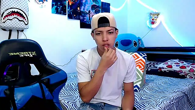 Snapshot of littleyork chatting on February 2025 04:36:01 PM littleyork online show from February 2025 04:36:01 PM