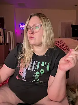 PiggyRose online show from April 2026 12:44:01 AM