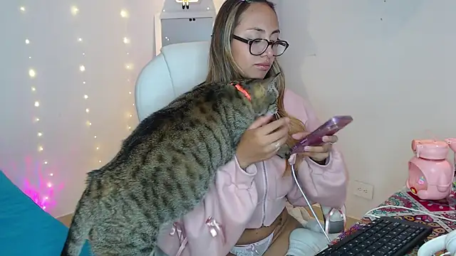 Snapshot of Gabi_morales chatting on November 2025 06:36:02 AM Gabi morales online show from November 2025 06:36:02 AM