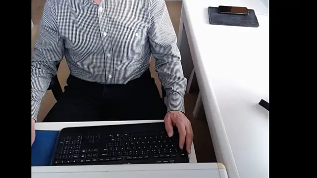 dutchpornking online show from April 2026 06:09:01 AM