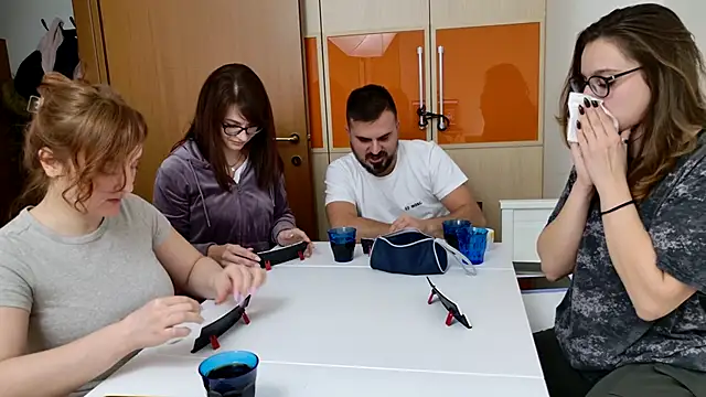 Snapshot of Tinas5 chatting on November 2025 08:44:01 PM Tinas5 online show from November 2025 08:44:01 PM