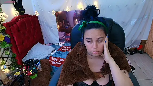 Snapshot of elektra_32 chatting on January 2025 10:51:02 AM elektra 32 online show from January 2025 10:51:02 AM