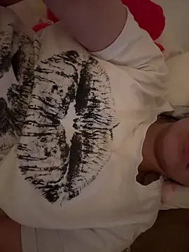 Prettylilgirll online show from April 2026 01:40:01 PM