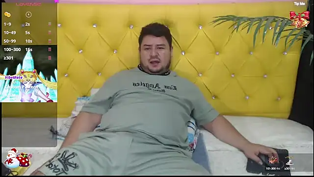 Snapshot of oso_dirty_ chatting on December 2024 05:32:01 PM oso dirty  online show from December 2024 05:32:01 PM