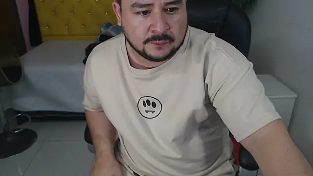 Snapshot of oso_dirty_ chatting on February 2025 05:40:02 PM oso dirty  online show from February 2025 05:40:02 PM