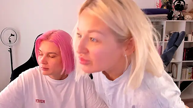 hotblonds online show from September 2025 10:38:02 AM