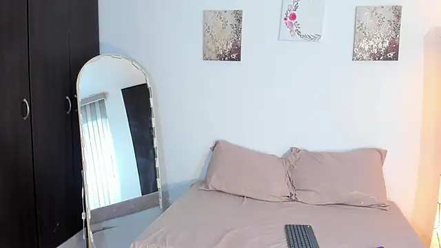 SarahCinnamon- online show from February 2026 07:20:02 PM