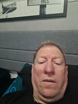 tomtom111111 online show from October 2025 09:52:01 AM