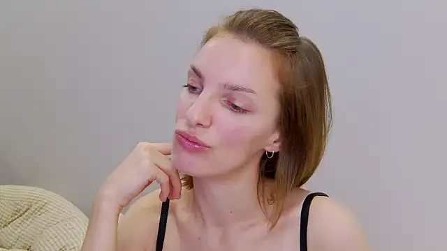 Snapshot of Beauty_Alex chatting on December 2024 01:37:02 AM Beauty Alex online show from December 2024 01:37:02 AM