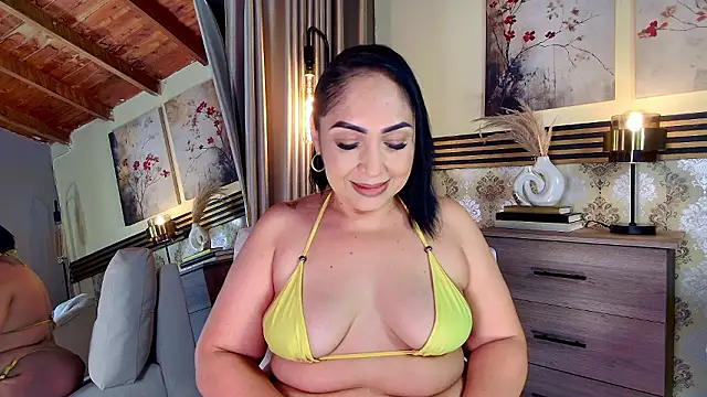 Snapshot of Madissononee chatting on February 2026 02:34:02 AM Madissononee online show from February 2026 02:34:02 AM