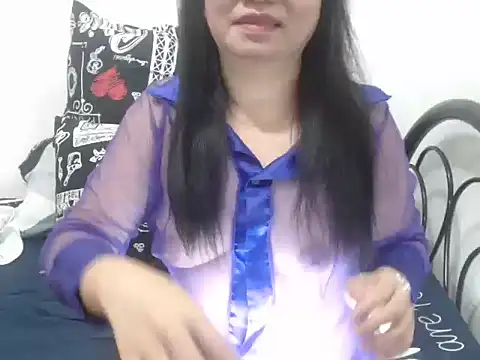 stacie iris online show from November 2025 09:04:01 PM