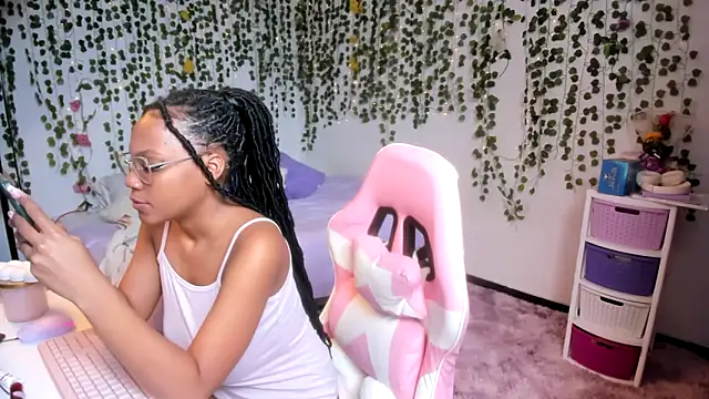 violeta milleer online show from November 2025 05:02:01 PM