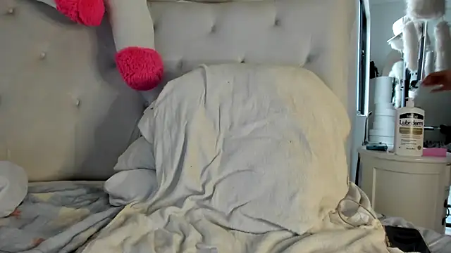 Burlesque XlX online show from September 2025 02:06:02 PM